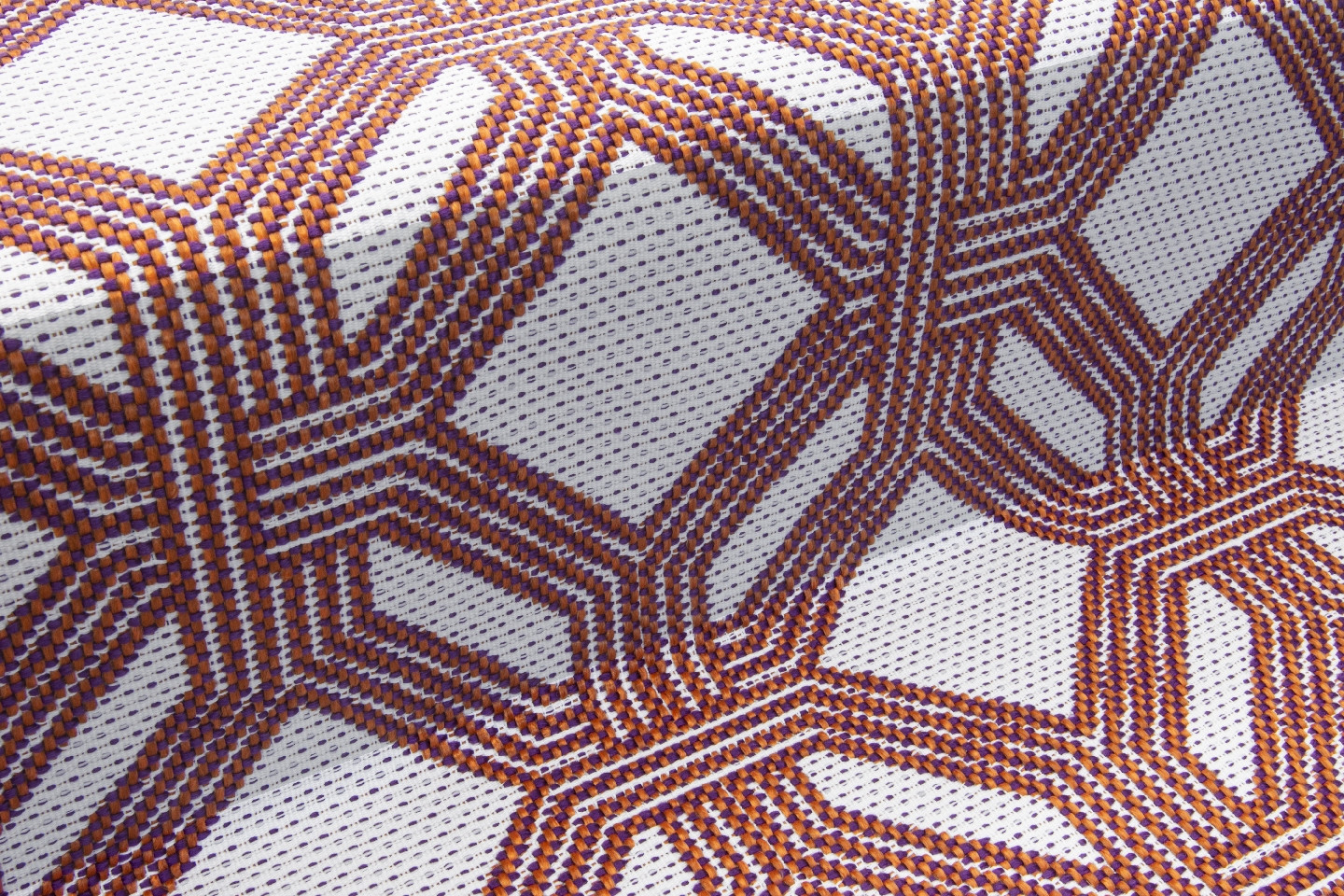 Draperie outdoor exterior alb roșu abstract profesională – Decora Design București