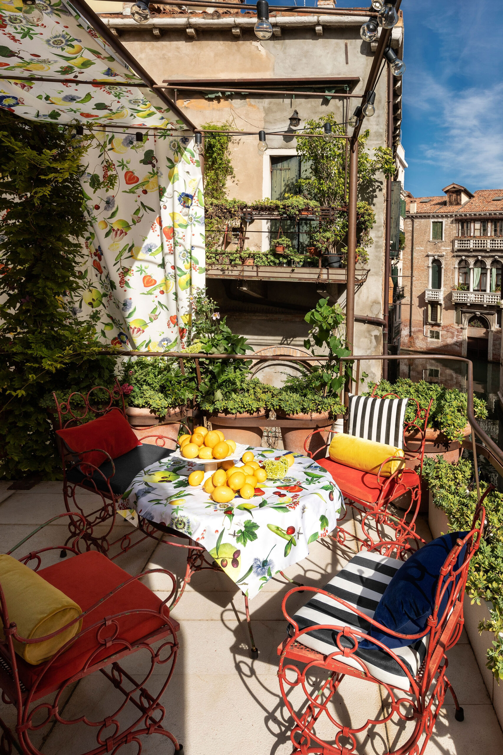 Draperie outdoor exterior alb multicolor printat natură pentru terasă – Decora Design București