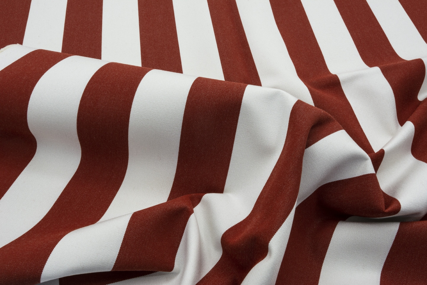 Draperie outdoor exterior alb roșu dungi texturat profesională – Decora Design București
