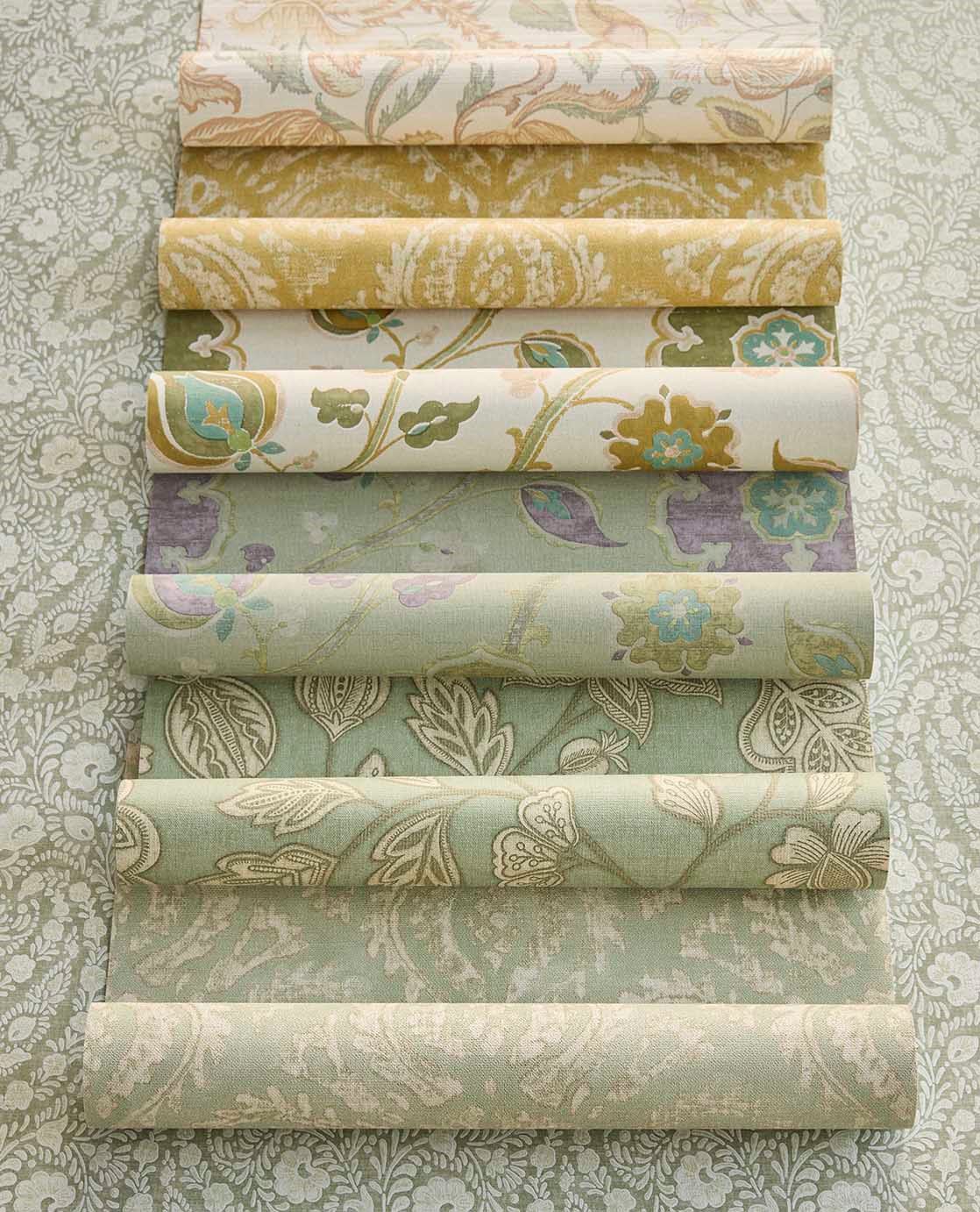 Detaliu tapet botanic – textură florală modernă pentru living