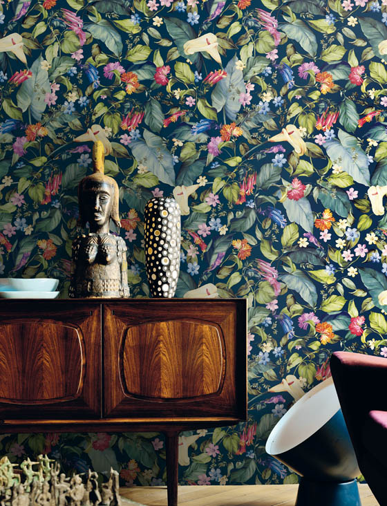 Tapet botanic negru – contrast modern cu frunze stilizate