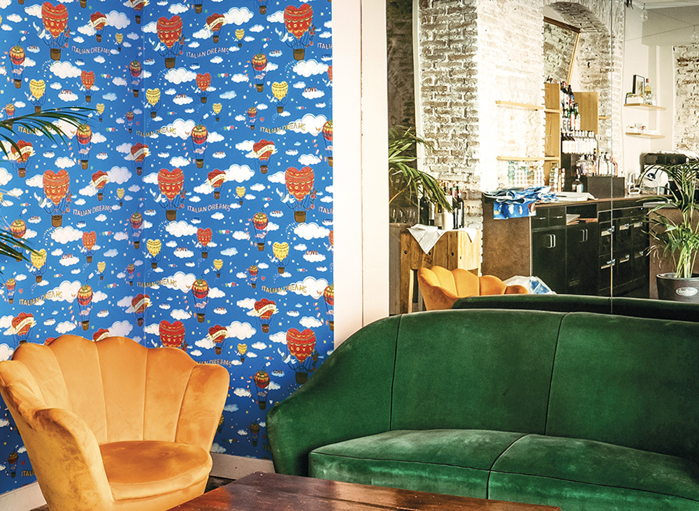 Tapet copii cu nori și balon cu aer cald – atmosferă de poveste – Decora Design