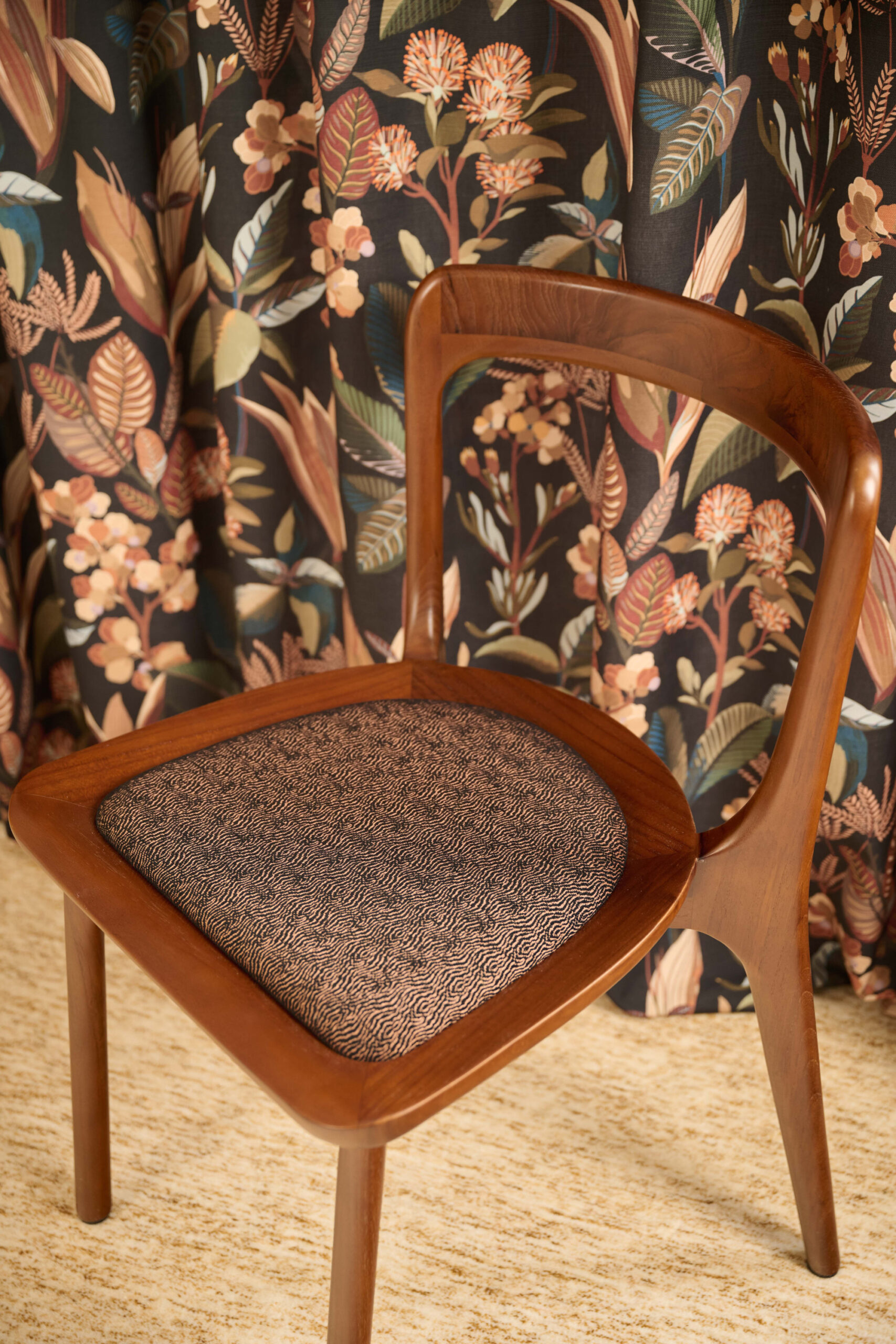 Tapițerie textilă texturată pentru scaun living – Decora Design