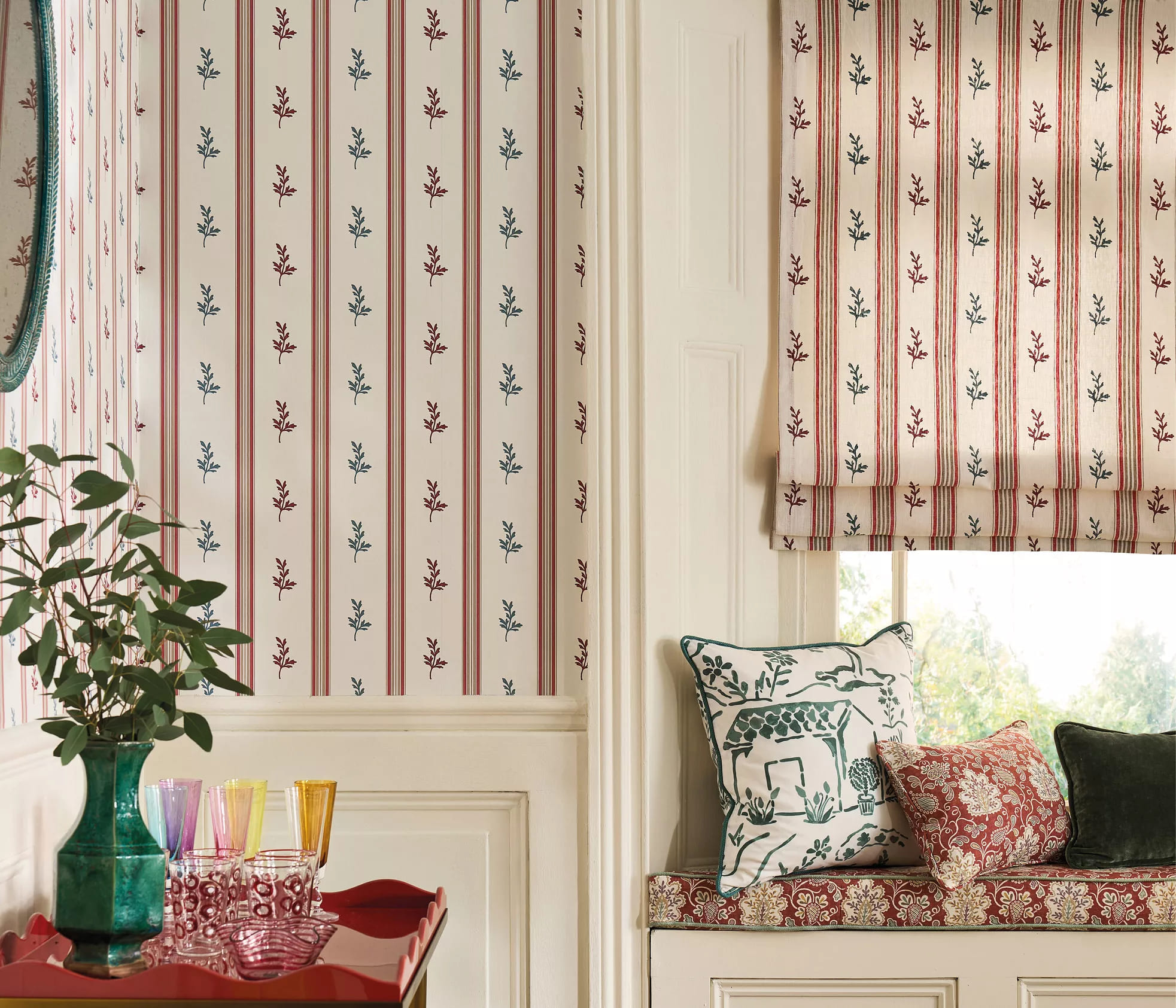 Stor roman Osborne & Little – materiale premium și mecanisme elegante – Decora Design București