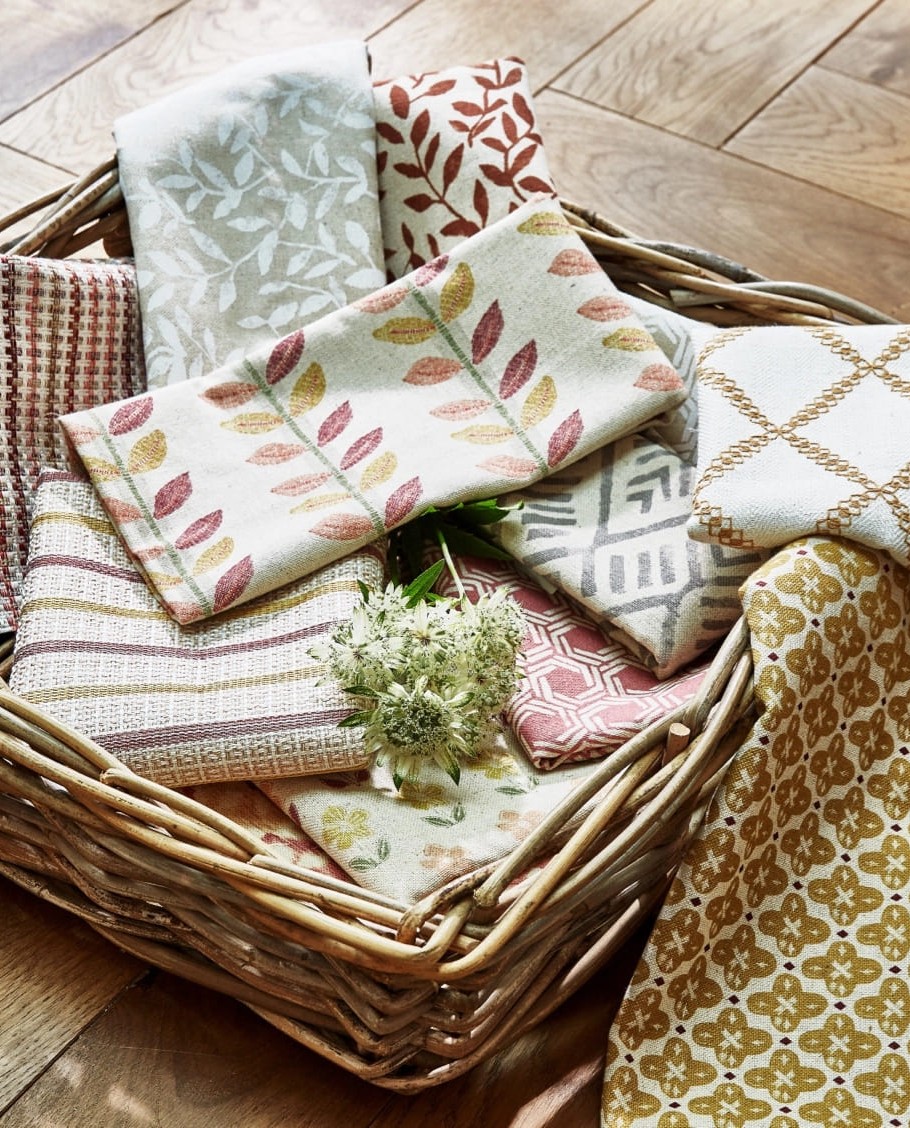 Materiale Prestigious Textiles – textile premium pentru amenajări interioare – Decora Design București