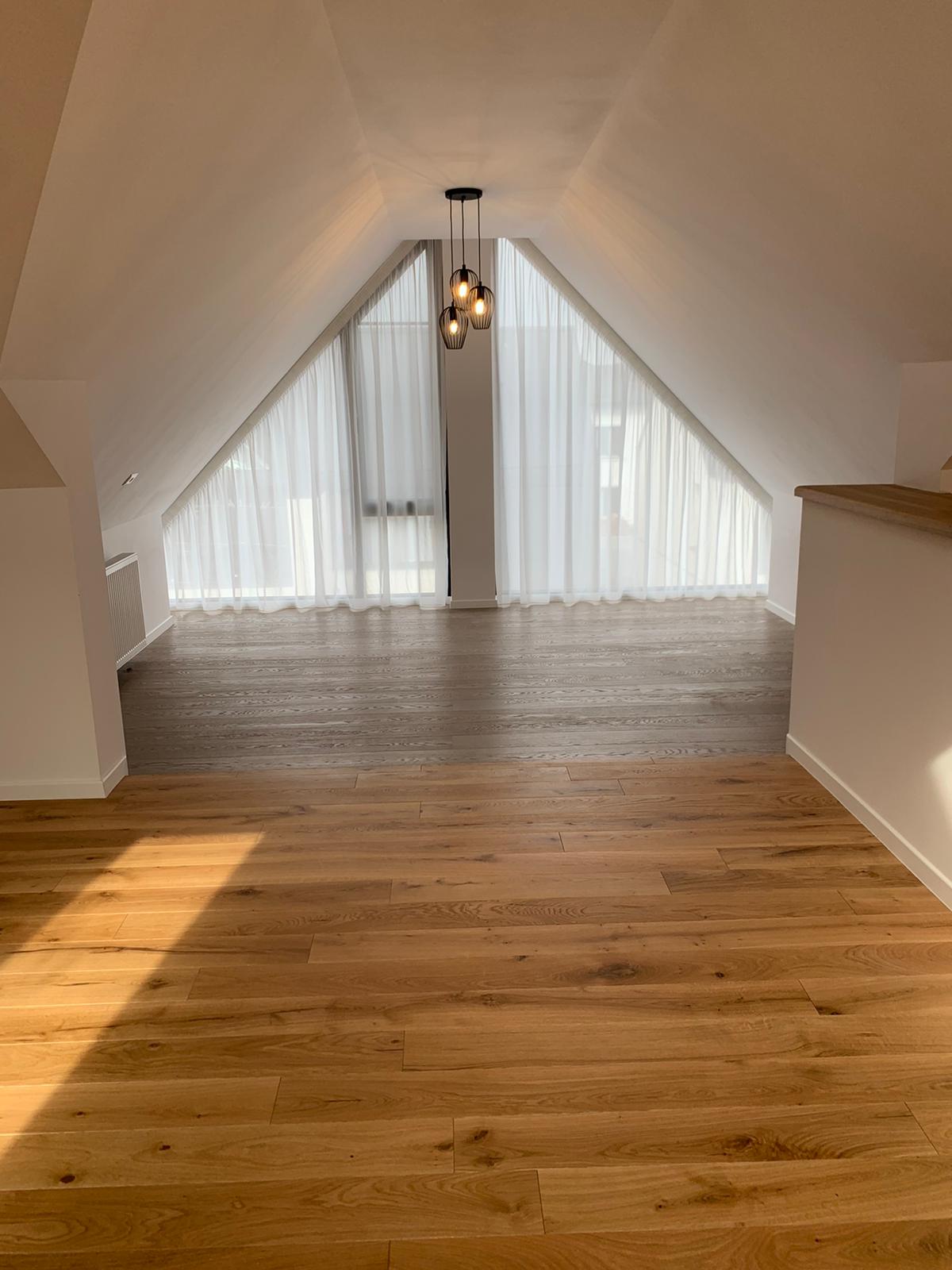 Perdele atipice pentru mansardă – design personalizat și iluminare optimă – Decora Design București