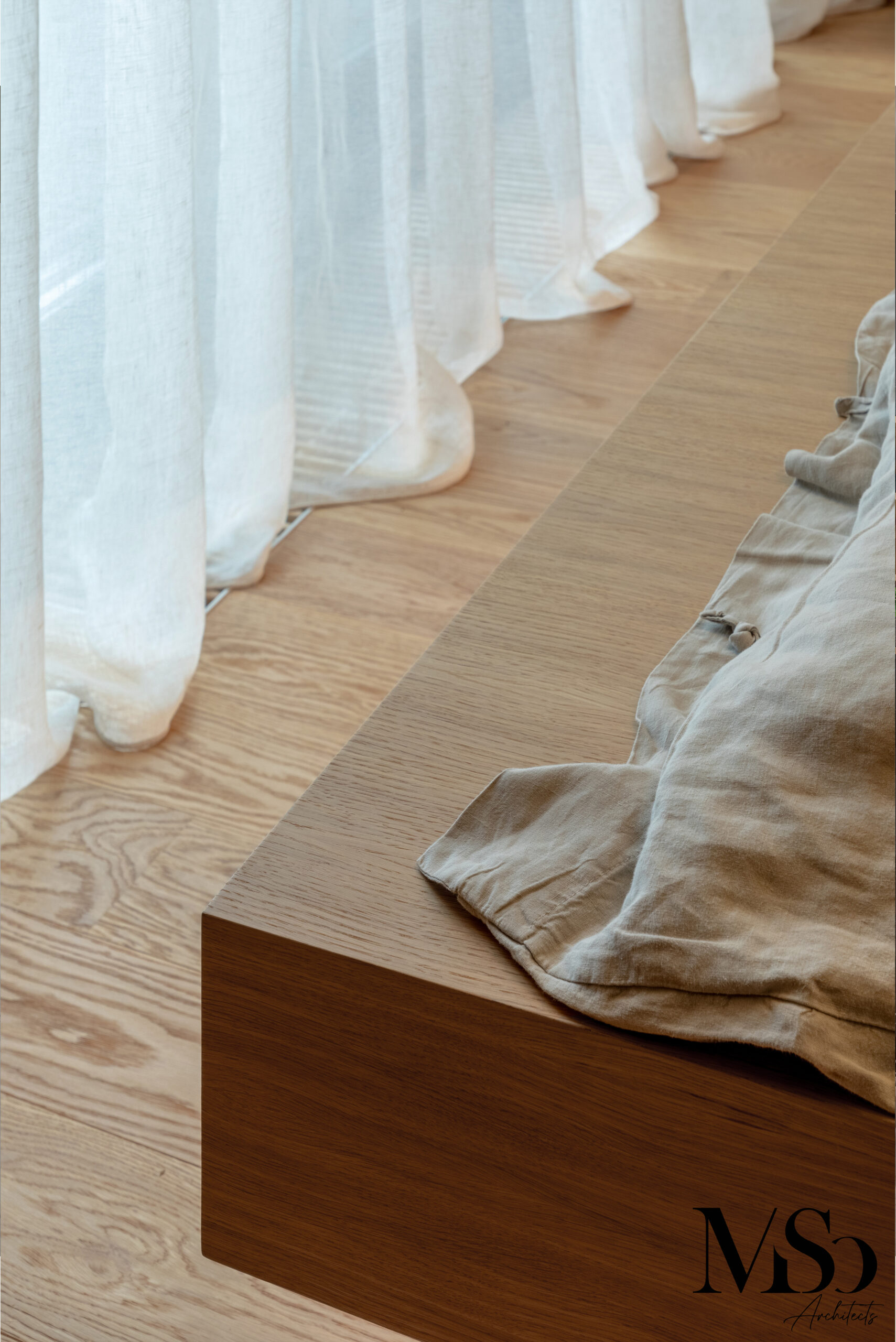 Detalii perdele living – texturi și culori premium – Decora Design București