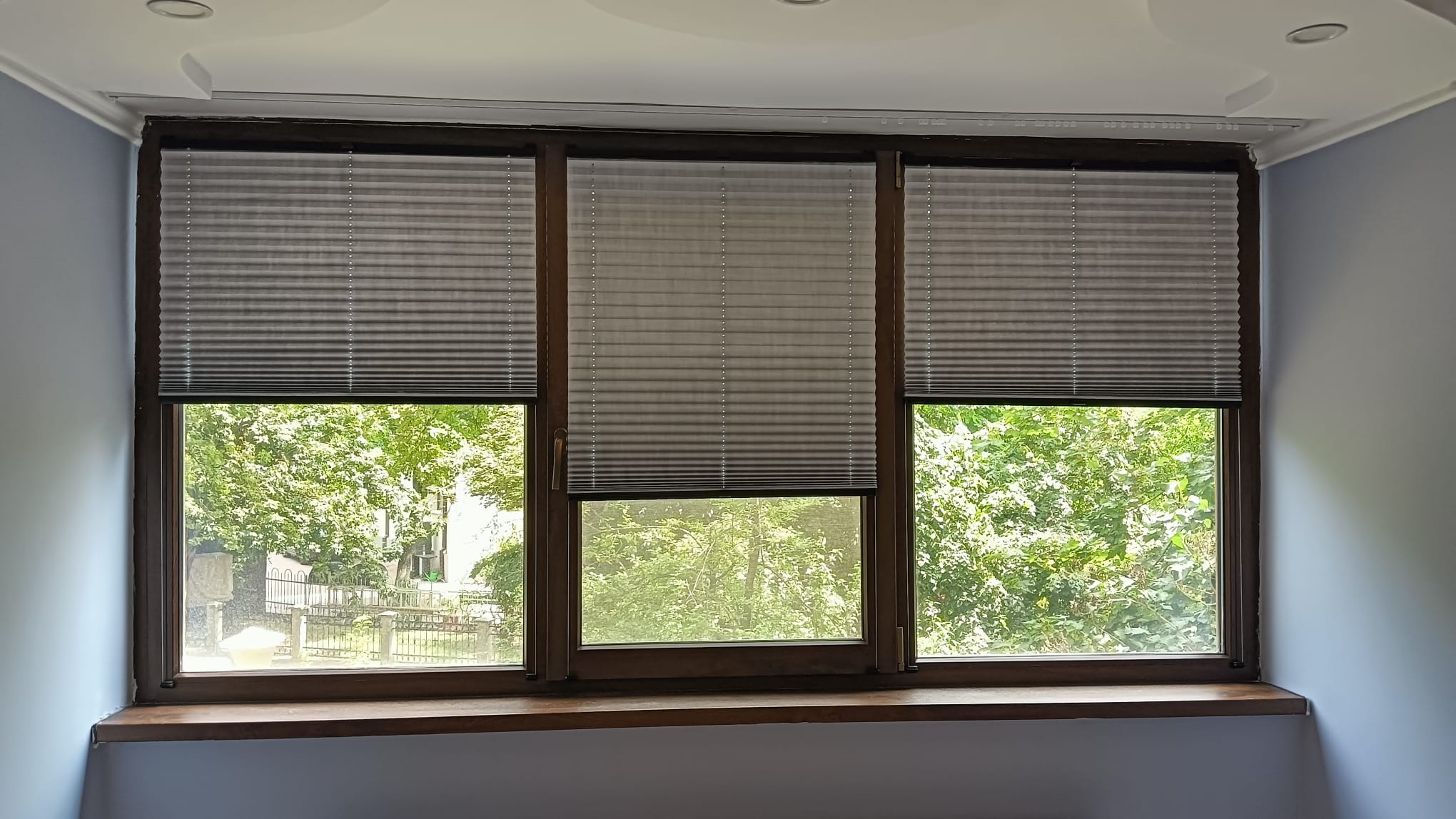 Jaluzele living – control al luminii și stil modern – Decora Design București