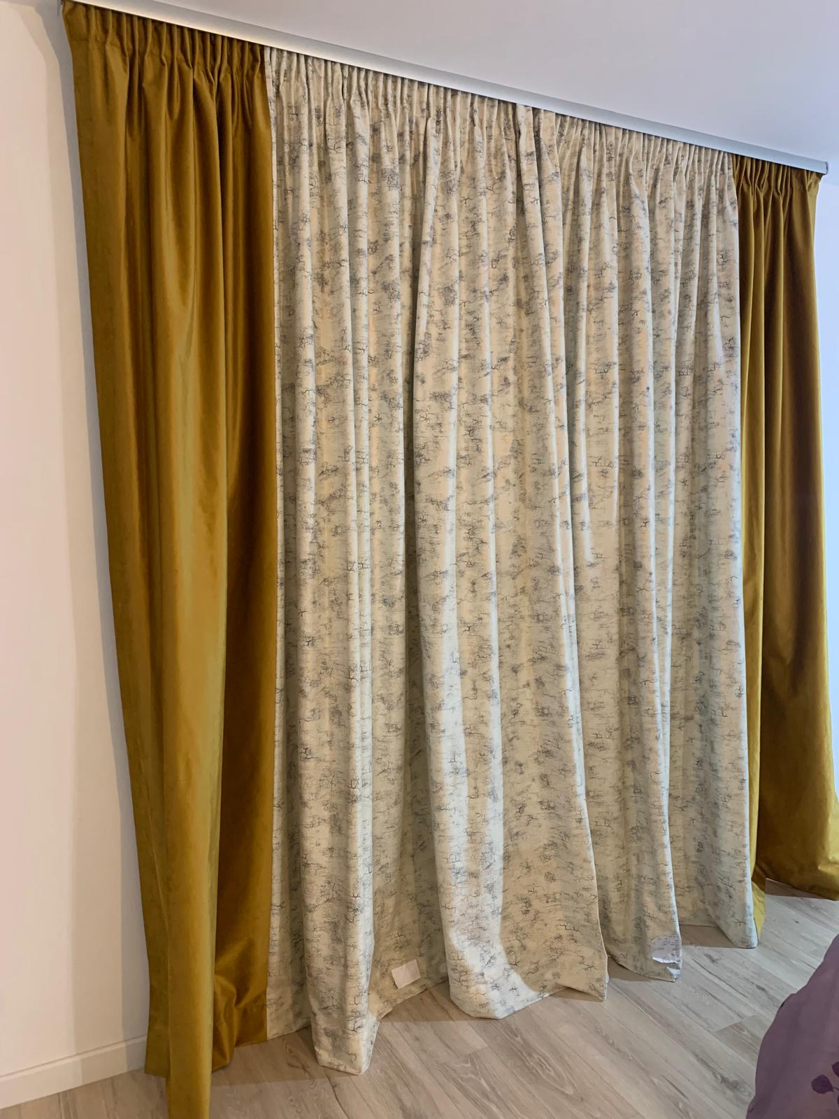 Draperii living cu model floral – design decorativ și confort vizual – Decora Design București