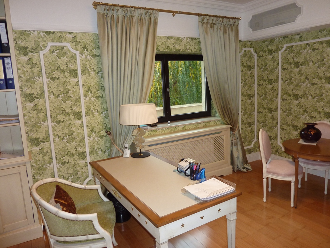 Draperii catifea cu brida și cuta rândunică pentru birou – eleganță profesională – Decora Design București