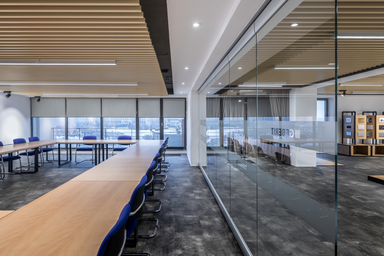 Rulouri opace blackout pentru birou – protecție totală la lumină – Decora Design București