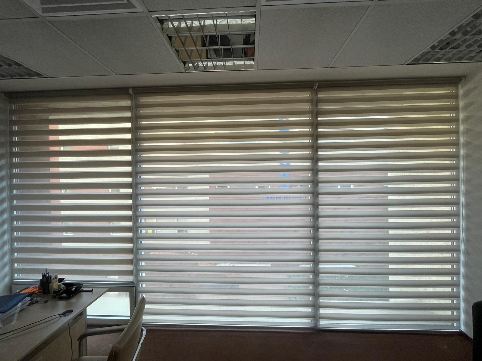 Rulouri Day Night Zebra pentru spații corporate – Decora Design București