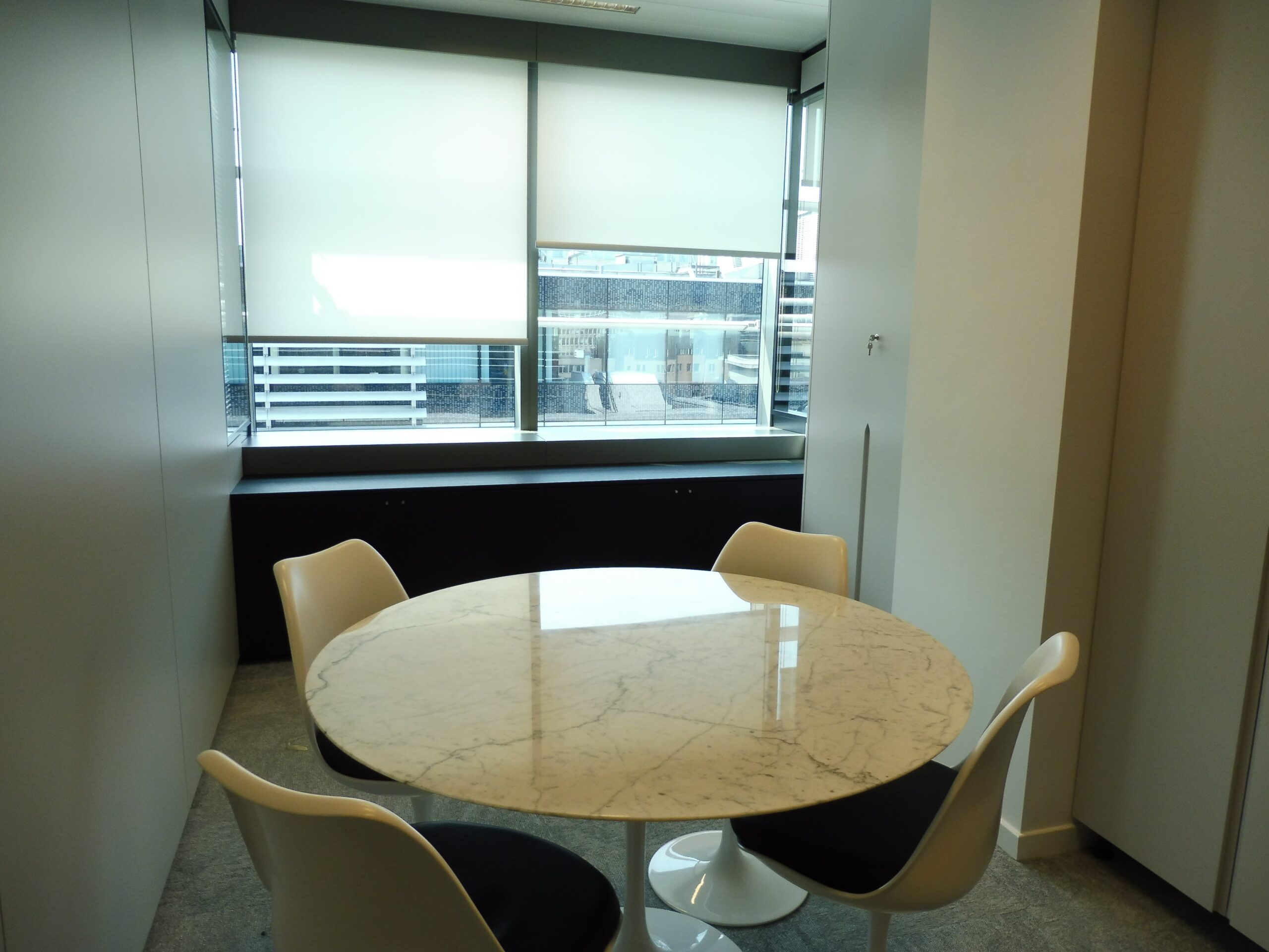 Rulouri pentru ferestre de birou – Decora Design București