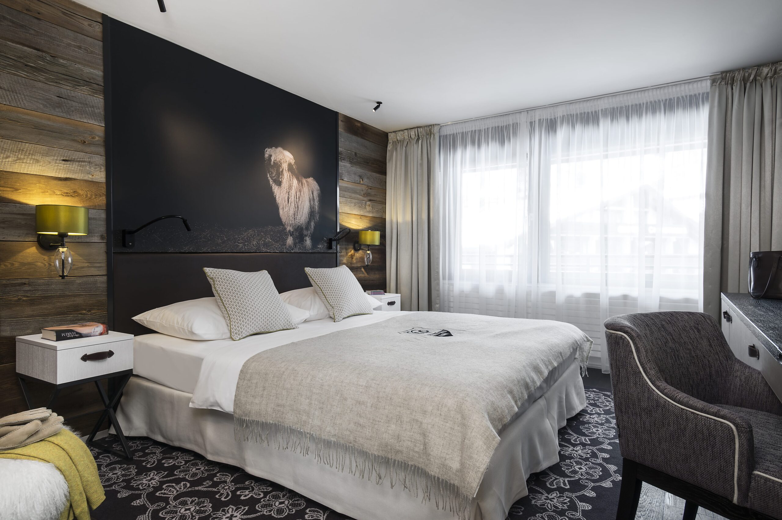 Perdele pe șină pentru cameră de hotel – Decora Design