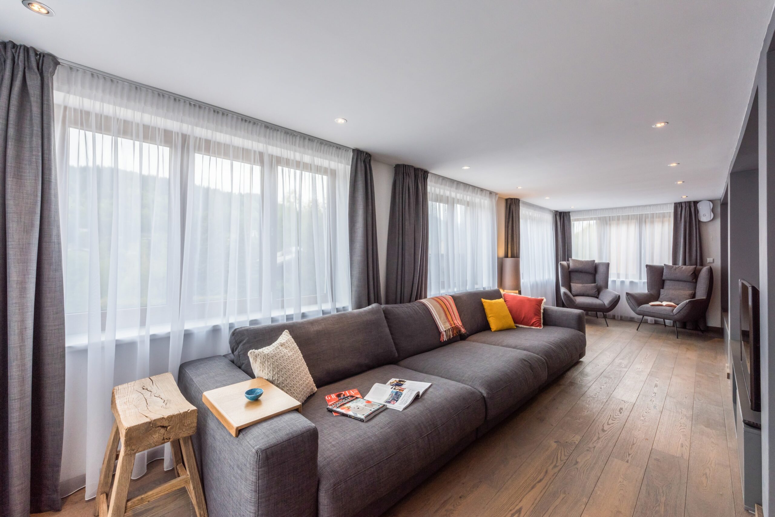 Perdele și draperii hotel pe șină – Decora Design București