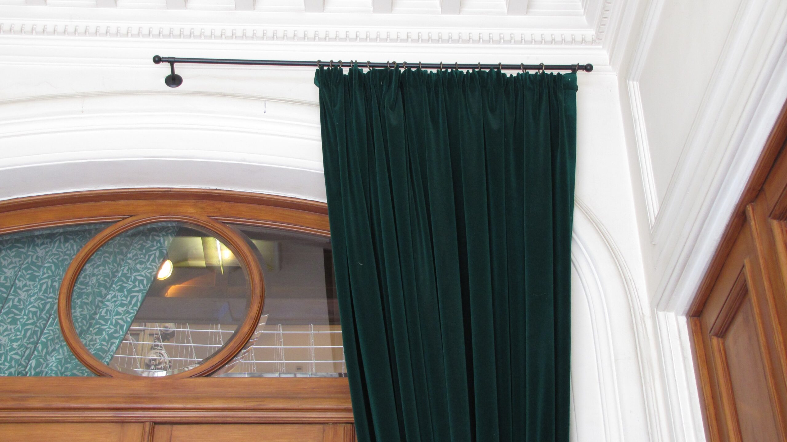 Draperii hotel instalate pe șină – București