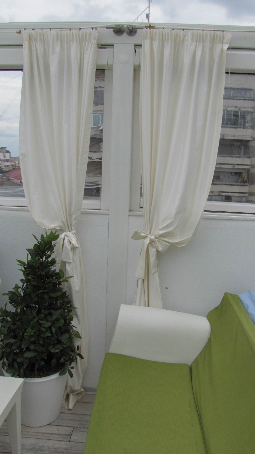 Perdele exterioare cu bride pentru terasă bar – București