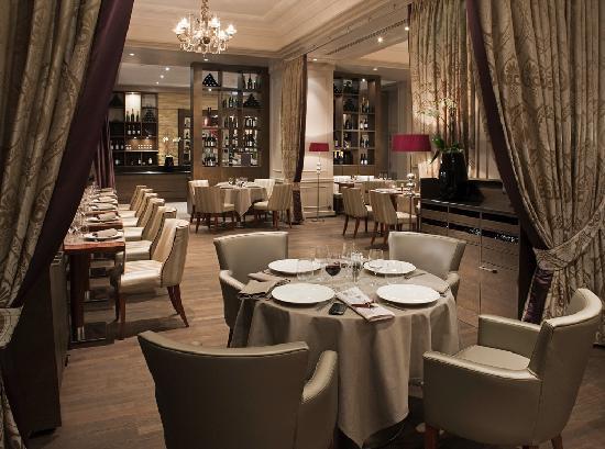 Perdele și draperii restaurant de lux – București – Decora Design