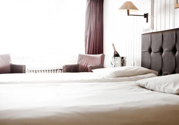 Perdele și draperii dormitor hotel pe șină – București – Decora Design