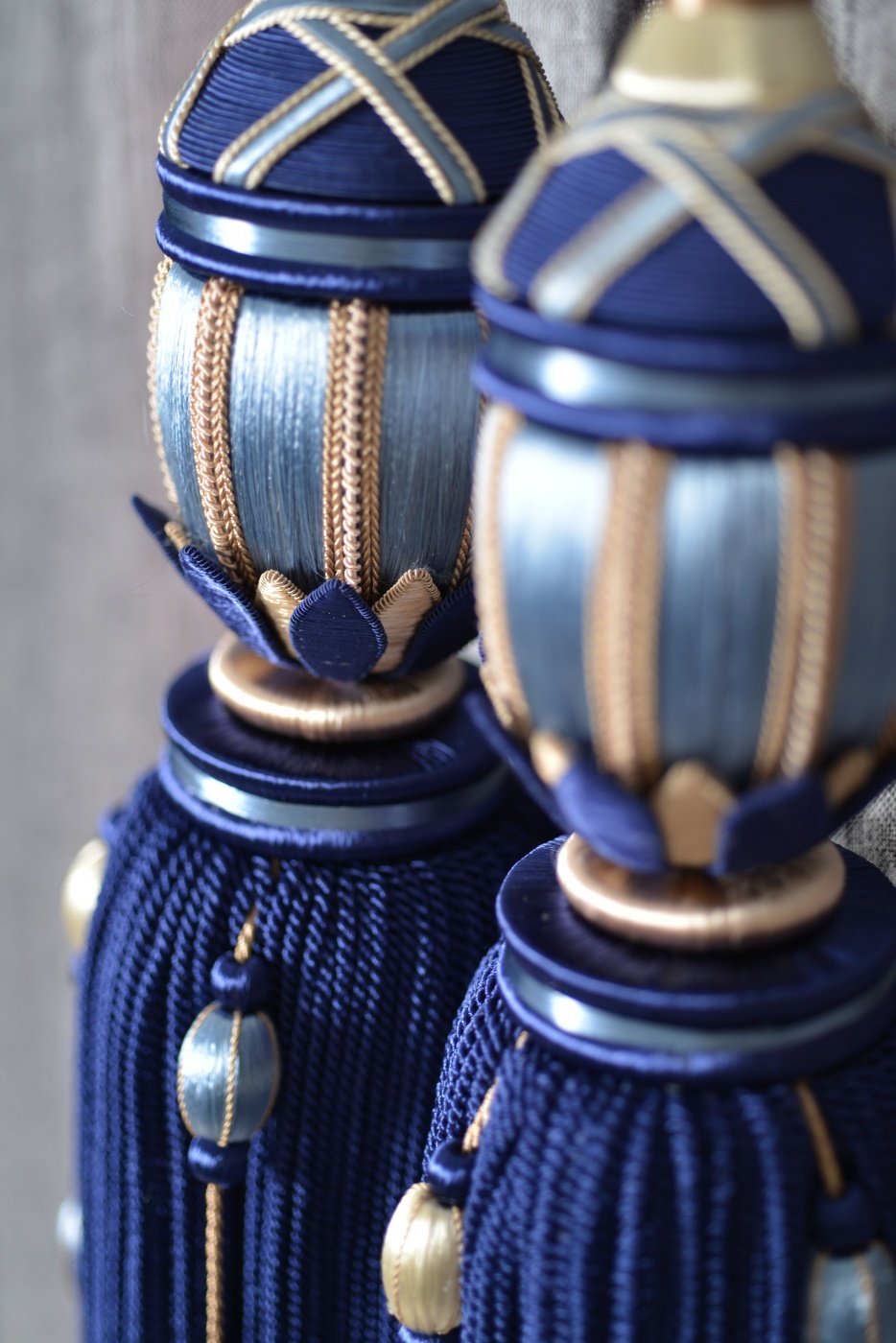 Ciucuri pentru draperii albastru închis stil clasic showroom București