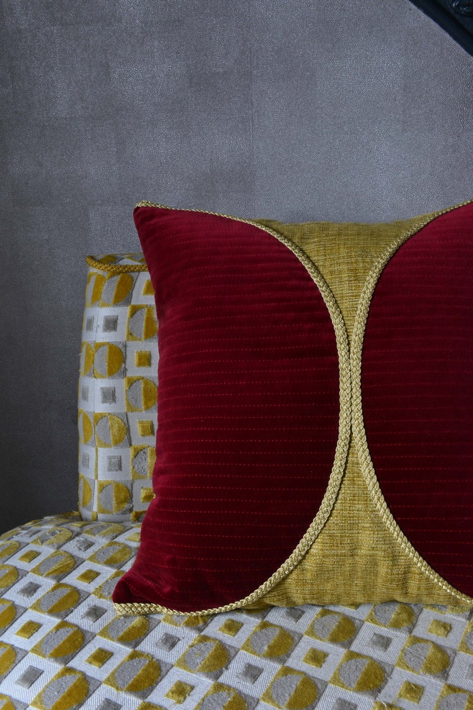 Pasmanterie clasică cu șnur pentru perne decorative showroom București