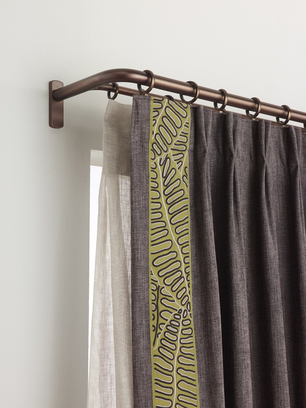 Pasmanterie grafică modernă pentru draperie showroom București