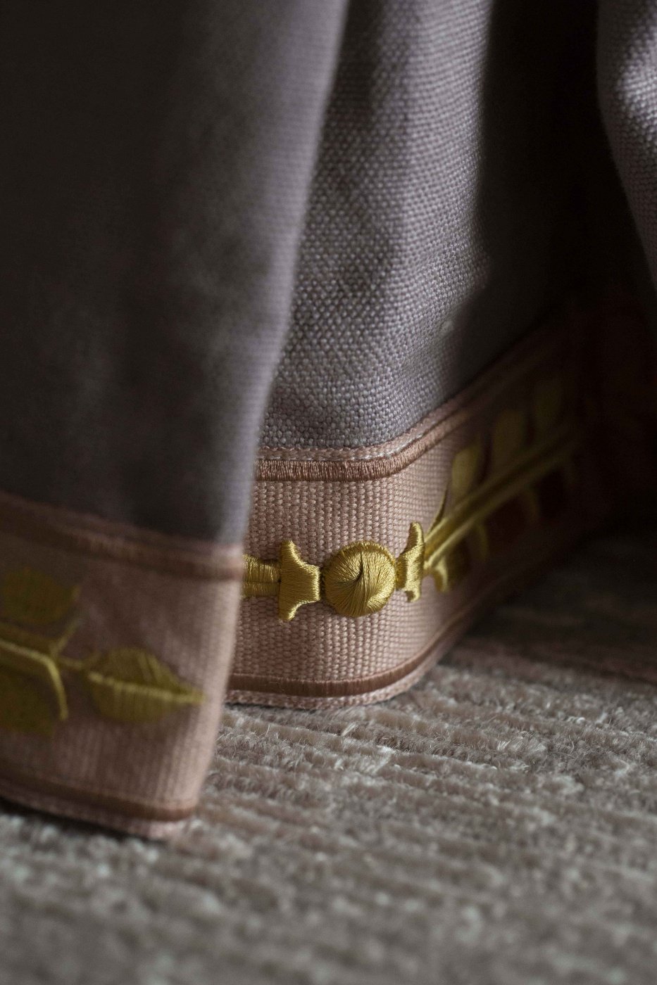 Pasmanterie clasică pentru draperie detaliu showroom București