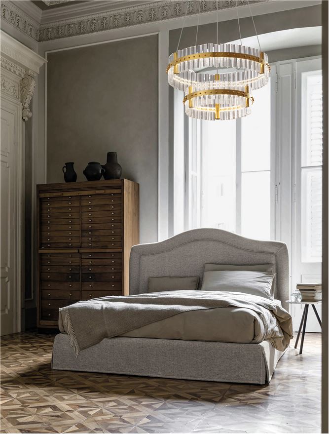 Candelabru modern auriu cu cristale de lux pentru dormitor