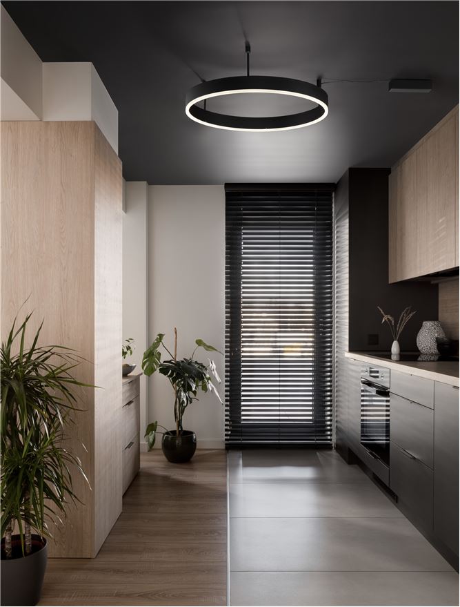 Plafonieră LED neagră modernă pentru bucătărie