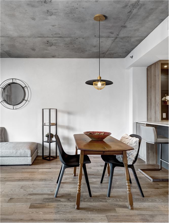 Lustră neagră și aurie suspendată modernă pentru bucătărie