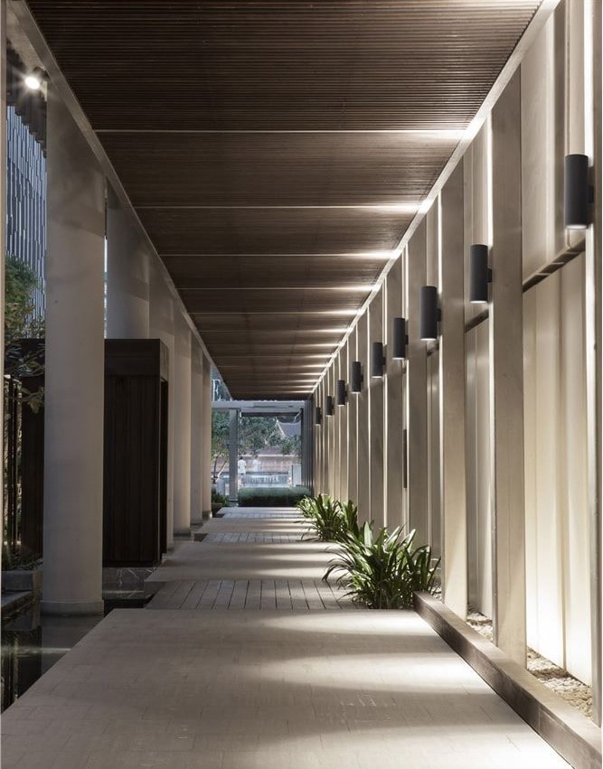 Lumini exterioare LED tub negru pentru fațadă